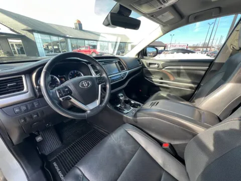 Photos of 2017 Toyota Highlander Limited for sale in Indianapolis, IN at AutoGiant USA Indianapolis