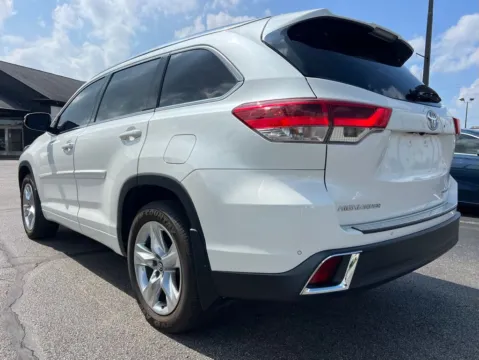 More photos of 2017 Toyota Highlander Limited at AutoGiant USA Indianapolis, IN