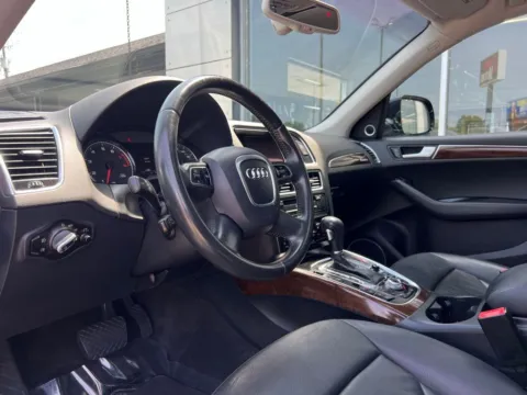 Photos of 2011 Audi Q5 3.2 Premium Plus for sale in Indianapolis, IN at AutoGiant USA Indianapolis