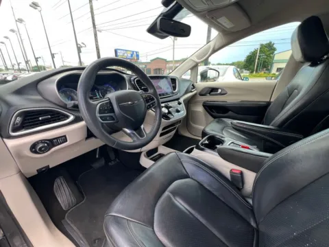 Photos of 2022 Chrysler Pacifica Touring L for sale in Indianapolis, IN at AutoGiant USA Indianapolis