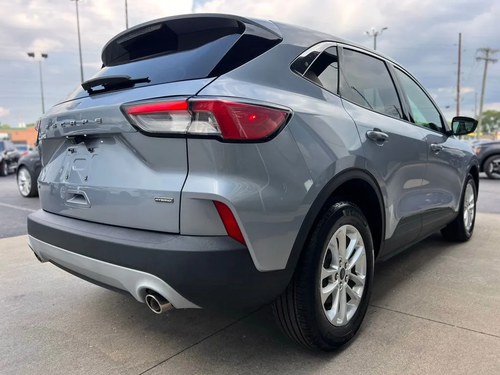 2022 Ford Escape Hybrid SE photo 3