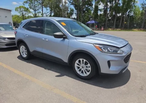 More photos of 2022 Ford Escape Hybrid SE at AutoGiant USA Indianapolis, IN