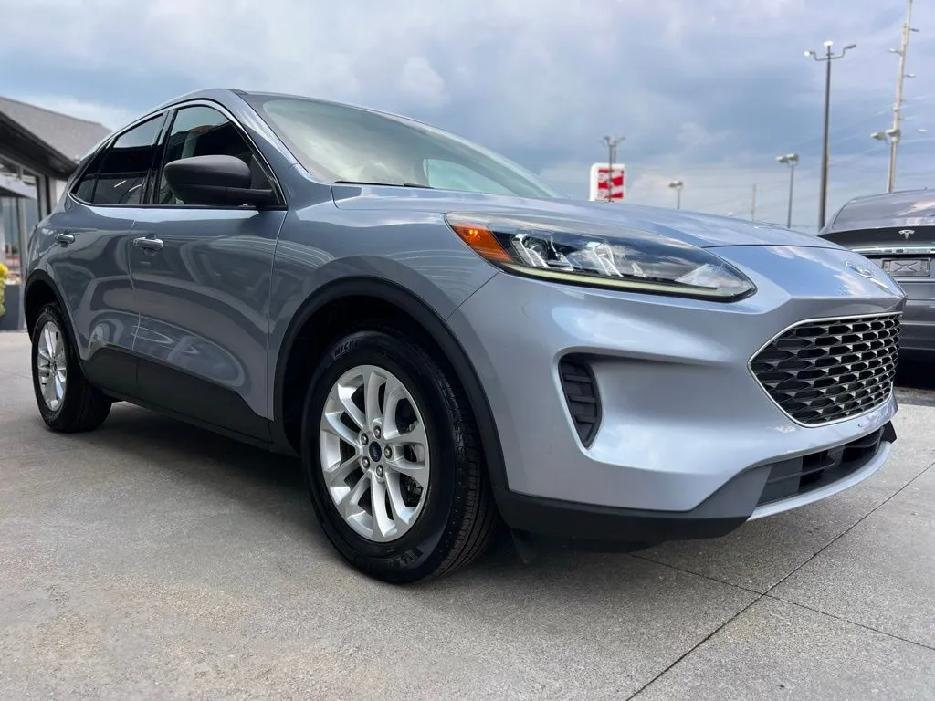 2022 Ford Escape Hybrid SE photo 4