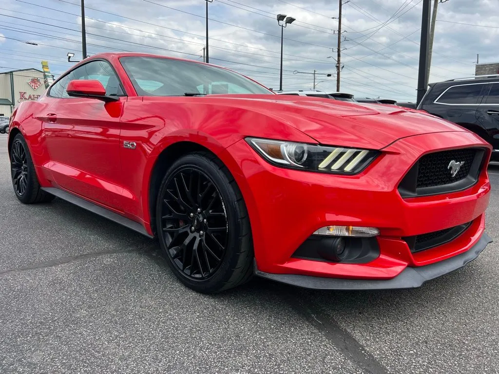2017 Ford Mustang GT Premium photo 4