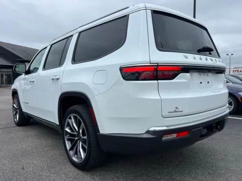 More photos of 2022 Jeep Wagoneer Series III at AutoGiant USA Indianapolis, IN