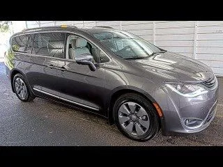 Photos of 2018 Chrysler Pacifica Hybrid Limited for sale in Indianapolis, IN at AutoGiant USA Indianapolis