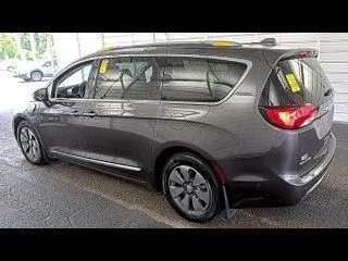 Another view of 2018 Chrysler Pacifica Hybrid Limited for sale in Indianapolis, IN at AutoGiant USA Indianapolis
