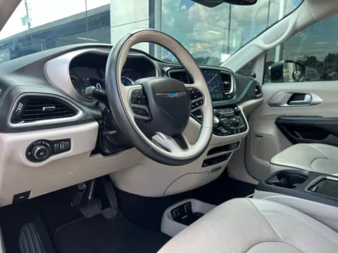 Photos of 2018 Chrysler Pacifica Hybrid Limited for sale in Indianapolis, IN at AutoGiant USA Indianapolis