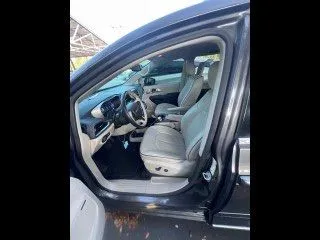 More photos of 2018 Chrysler Pacifica Hybrid Limited at AutoGiant USA Indianapolis, IN