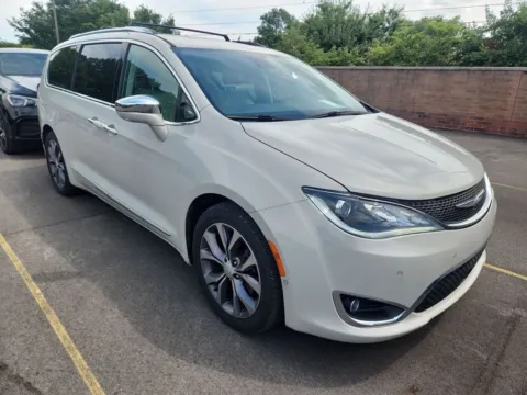 Photos of 2017 Chrysler Pacifica Limited for sale in Indianapolis, IN at AutoGiant USA Indianapolis