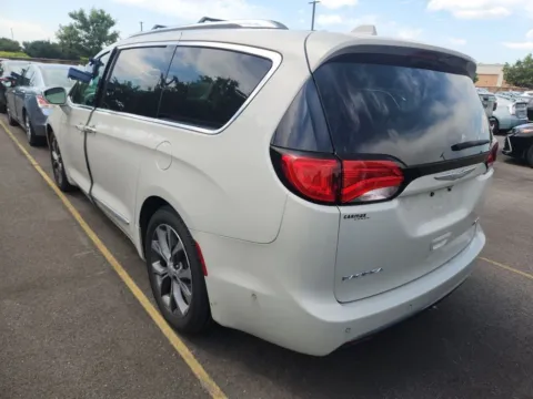 More photos of 2017 Chrysler Pacifica Limited at AutoGiant USA Indianapolis, IN