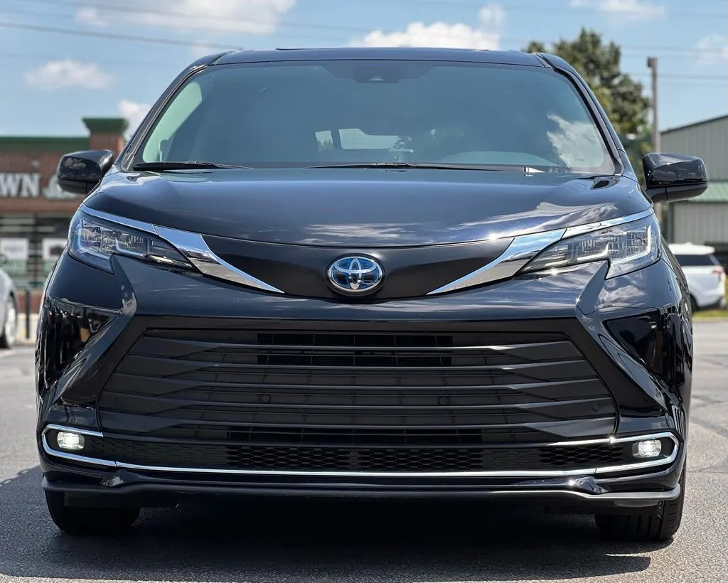2021 Toyota Sienna XLE photo 4
