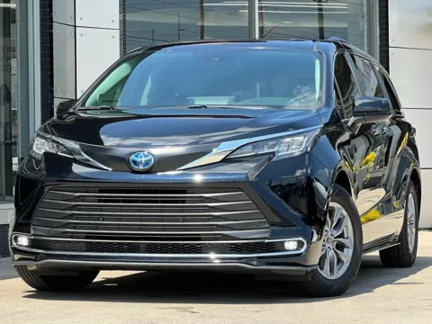 Gray 2021 Toyota Sienna XLE for sale in Indianapolis, IN