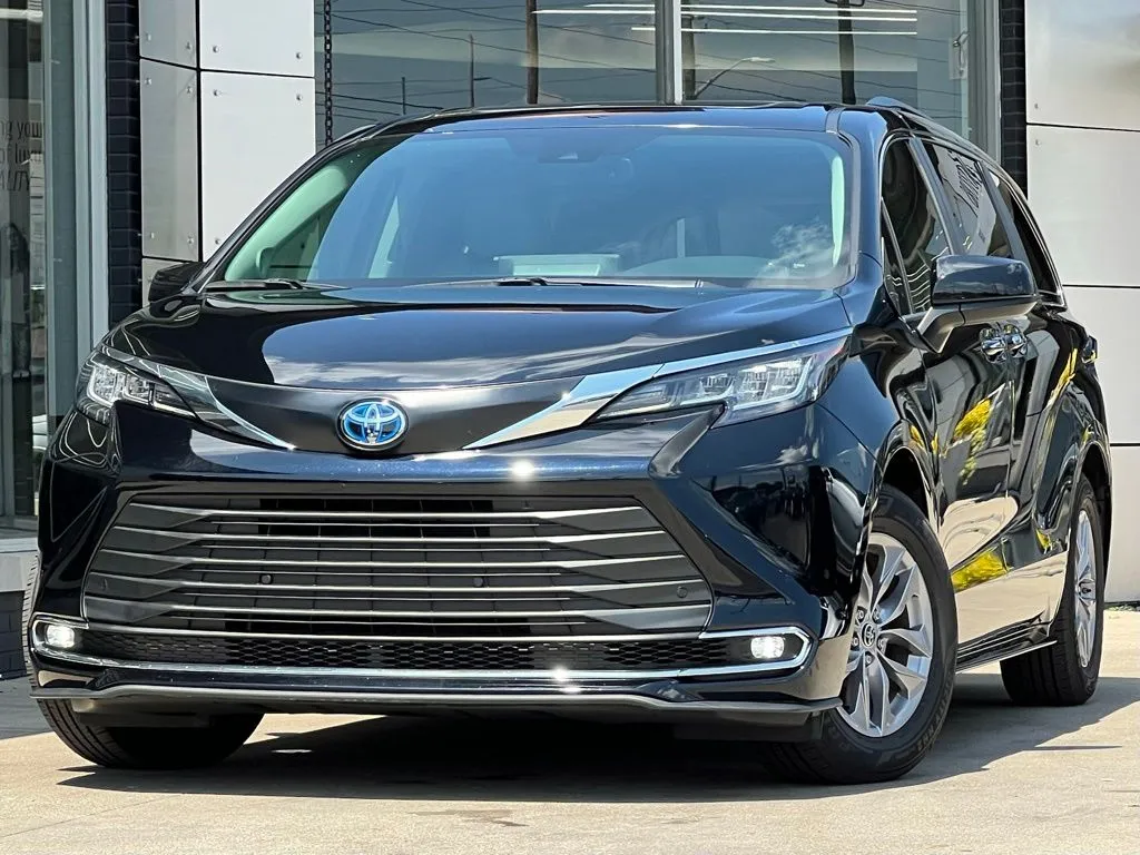 Gray 2021 Toyota Sienna XLE for sale in Indianapolis, IN
