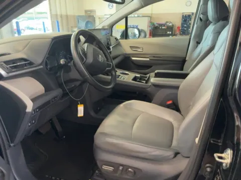 More photos of 2021 Toyota Sienna XLE at AutoGiant USA Indianapolis, IN