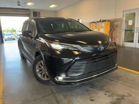 Photos of 2021 Toyota Sienna XLE for sale in Indianapolis, IN at AutoGiant USA Indianapolis