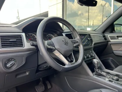 Photos of 2021 Volkswagen Atlas Cross Sport 2.0T SE w/Technology for sale in Indianapolis, IN at AutoGiant USA Indianapolis