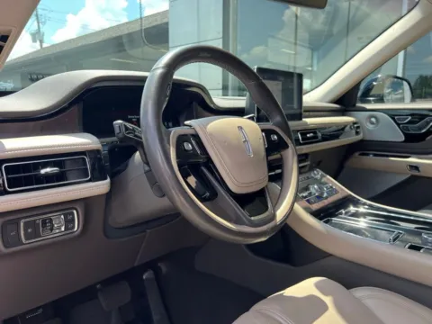 Photos of 2020 Lincoln Aviator Reserve for sale in Indianapolis, IN at AutoGiant USA Indianapolis