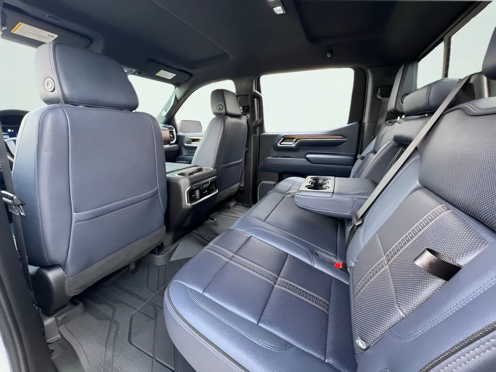 2023 Chevrolet Silverado 1500 High Country - Photo 18