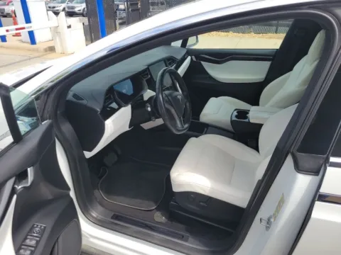 More photos of 2018 Tesla Model X 100D at AutoGiant USA Indianapolis, IN