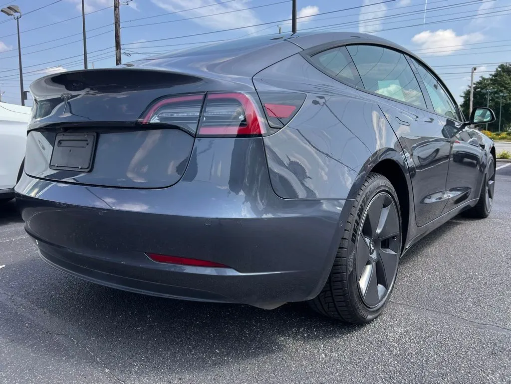 2021 Tesla Model 3 Standard Range Plus photo 3