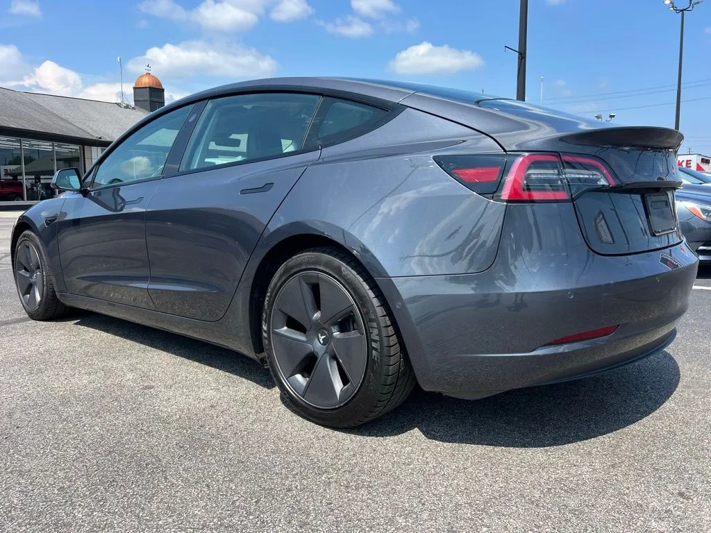 2021 Tesla Model 3 Standard Range Plus photo 2
