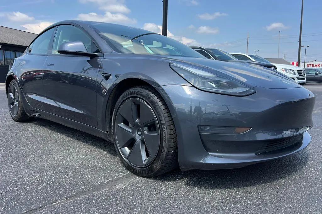 2021 Tesla Model 3 Standard Range Plus photo 4