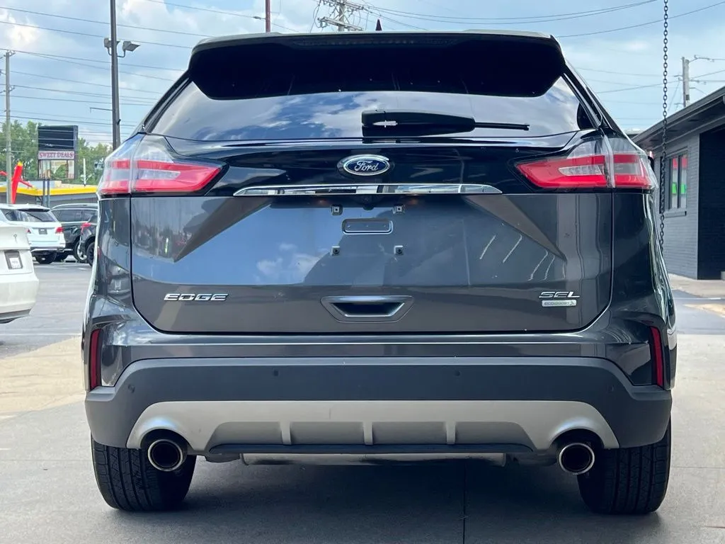 2019 Ford Edge SEL photo 2
