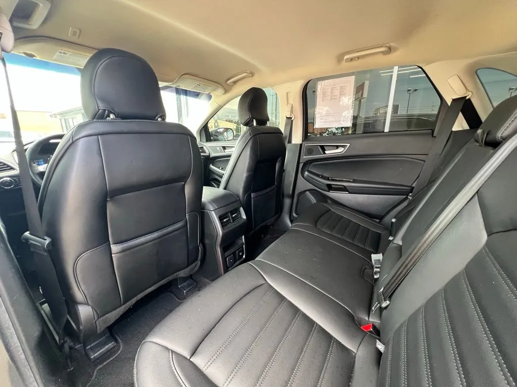 2019 Ford Edge SEL photo 4