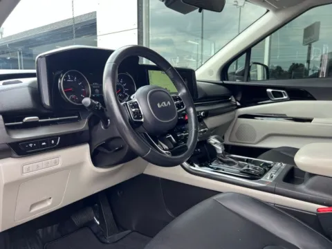 Photos of 2022 Kia Carnival SX for sale in Indianapolis, IN at AutoGiant USA Indianapolis