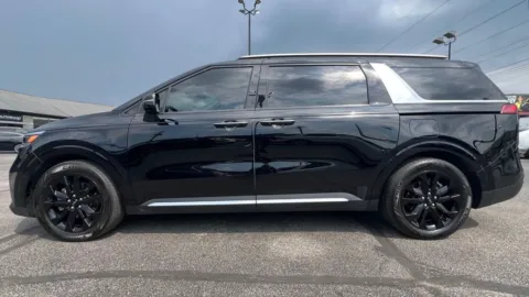 Another view of 2022 Kia Carnival SX for sale in Indianapolis, IN at AutoGiant USA Indianapolis