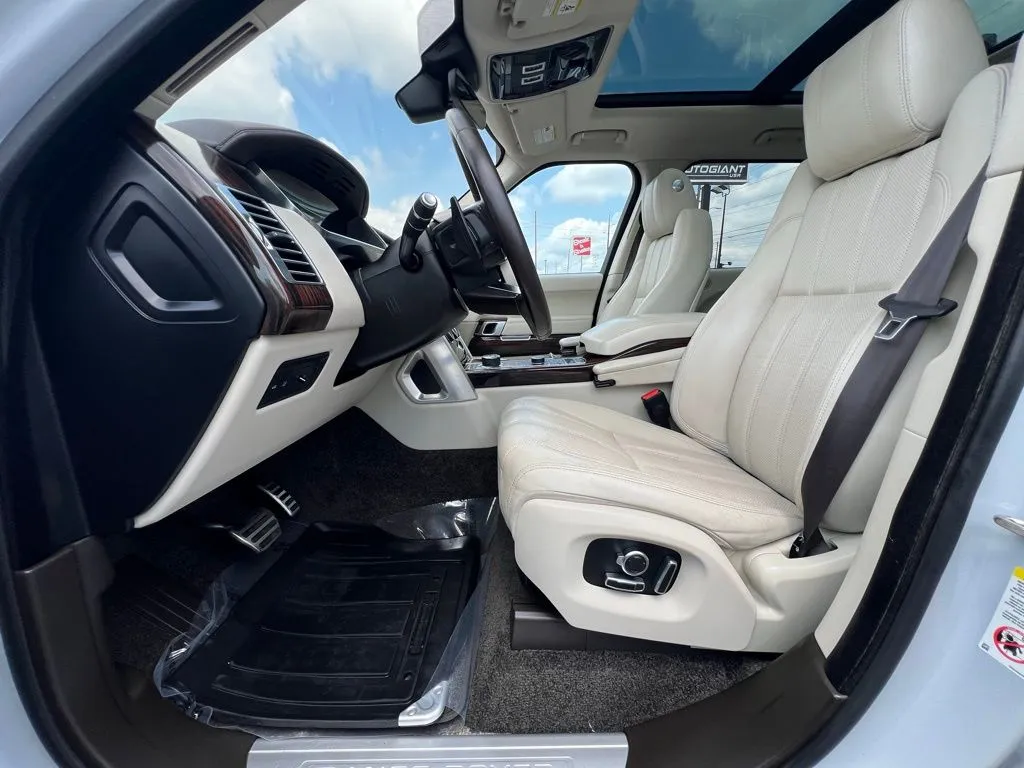 2017 Land Rover Range Rover SuperCharged photo 4