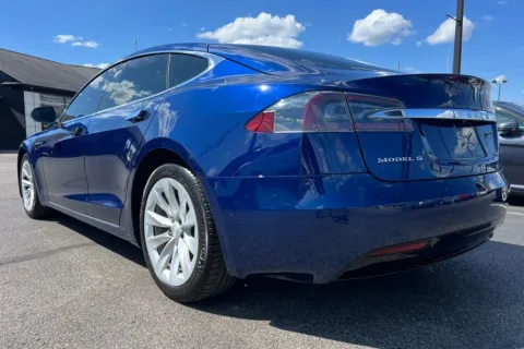 More photos of 2017 Tesla Model S 75 at AutoGiant USA Indianapolis, IN
