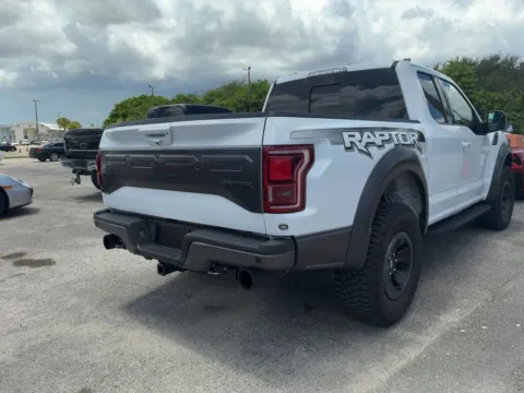 More photos of 2018 Ford F-150 Raptor at AutoGiant USA Indianapolis, IN