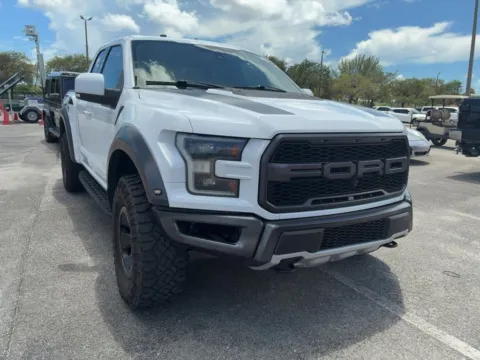 Photos of 2018 Ford F-150 Raptor for sale in Indianapolis, IN at AutoGiant USA Indianapolis