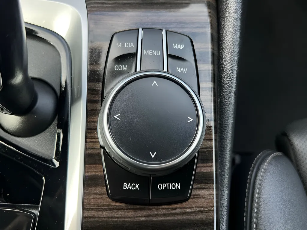 2023 BMW 5 Series 530e - Photo 53