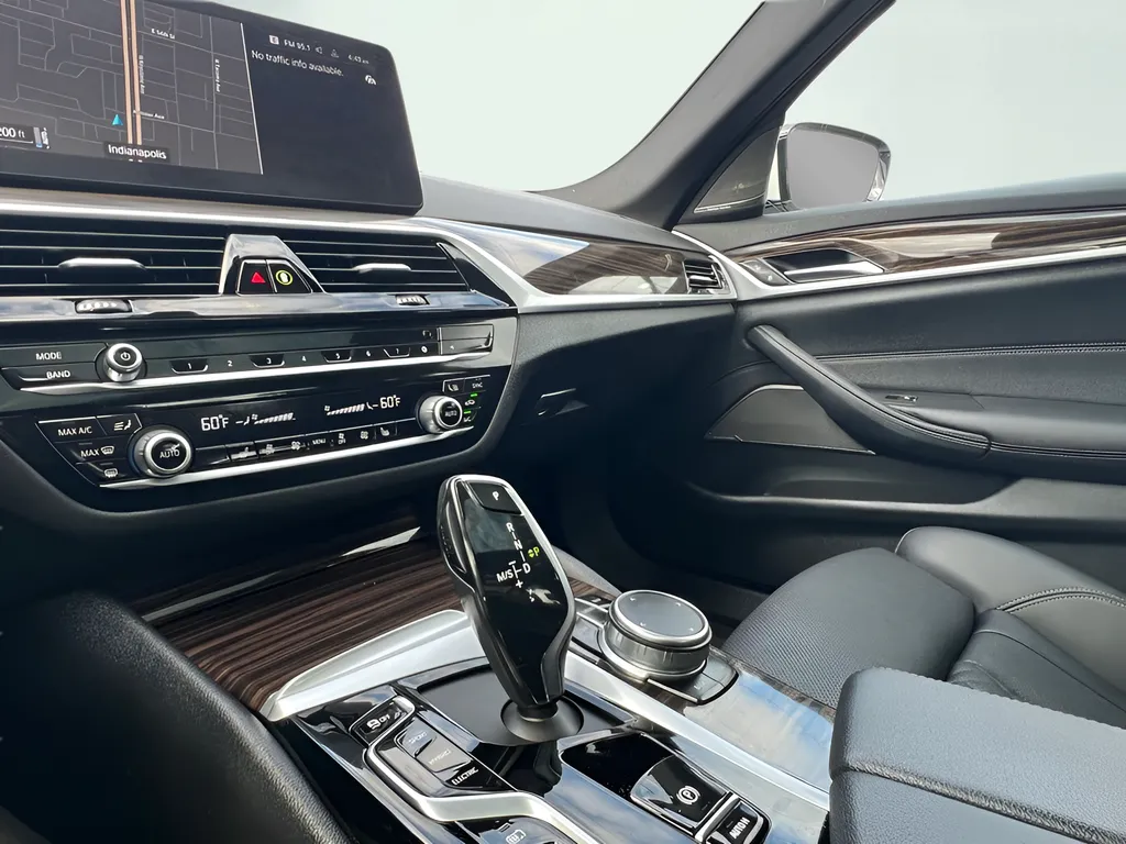 2023 BMW 5 Series 530e - Photo 43