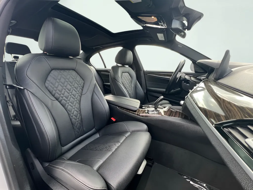 2023 BMW 5 Series 530e - Photo 29