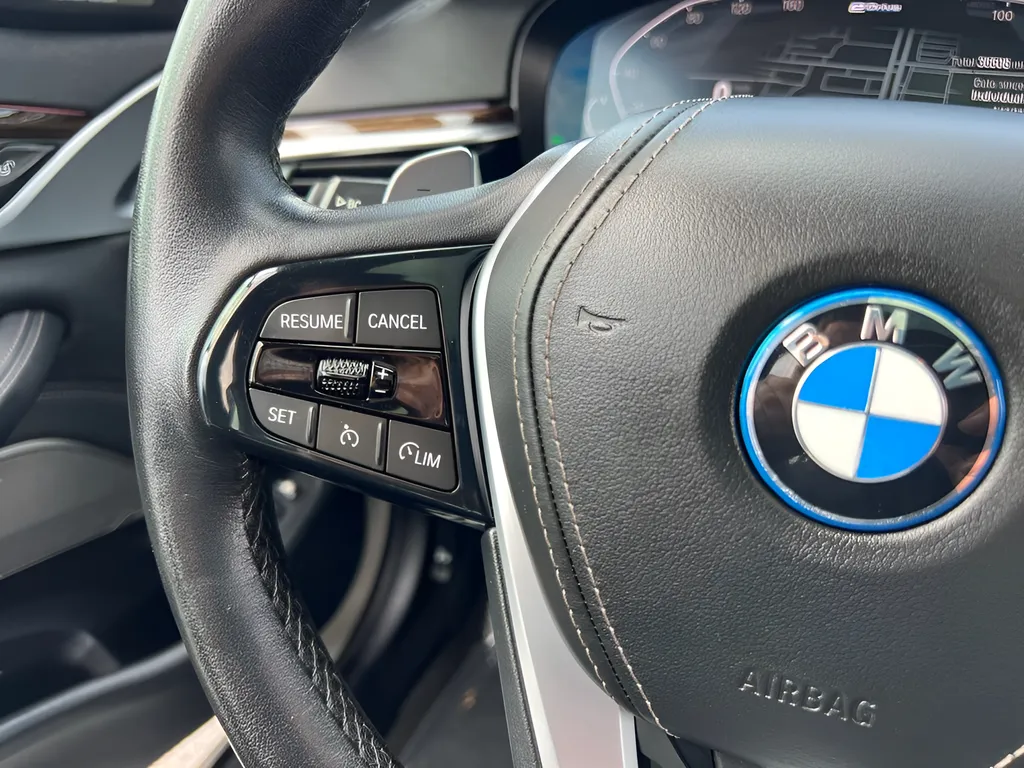 2023 BMW 5 Series 530e - Photo 41