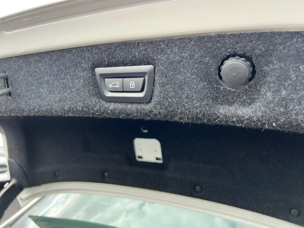 2023 BMW 5 Series 530e - Photo 23