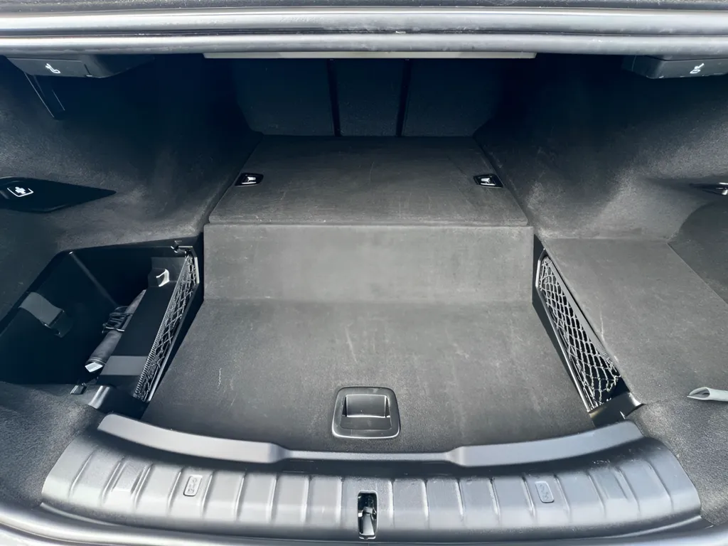 2023 BMW 5 Series 530e - Photo 22