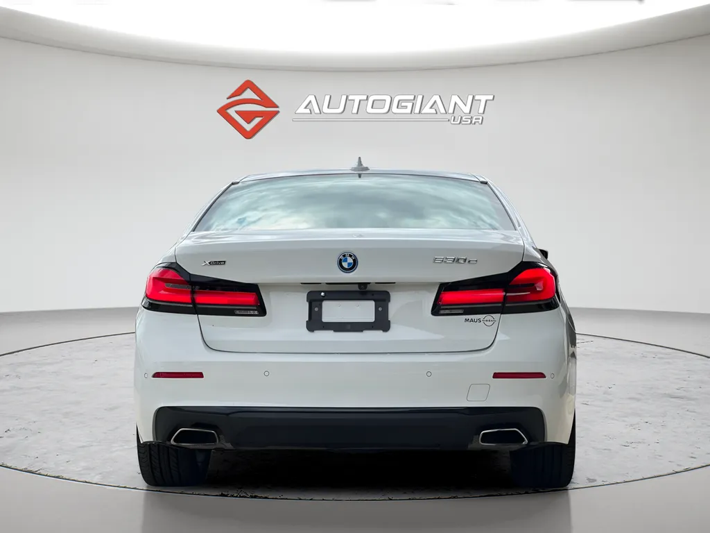 2023 BMW 5 Series 530e - Photo 6