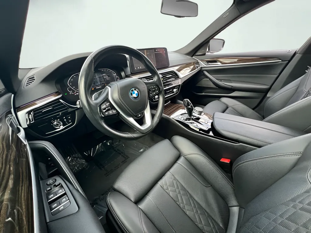 2023 BMW 5 Series 530e - Photo 14