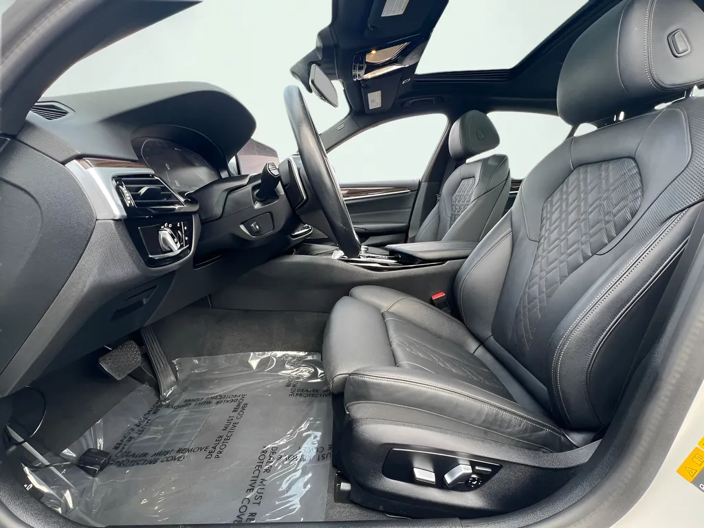 2023 BMW 5 Series 530e - Photo 15