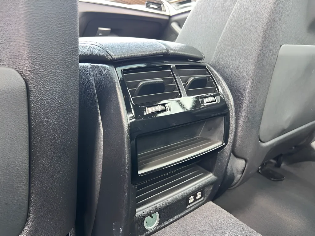 2023 BMW 5 Series 530e - Photo 19