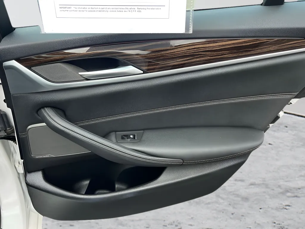 2023 BMW 5 Series 530e - Photo 26