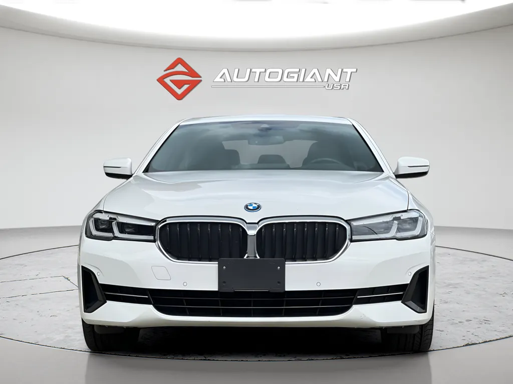 2023 BMW 5 Series 530e - Photo 12