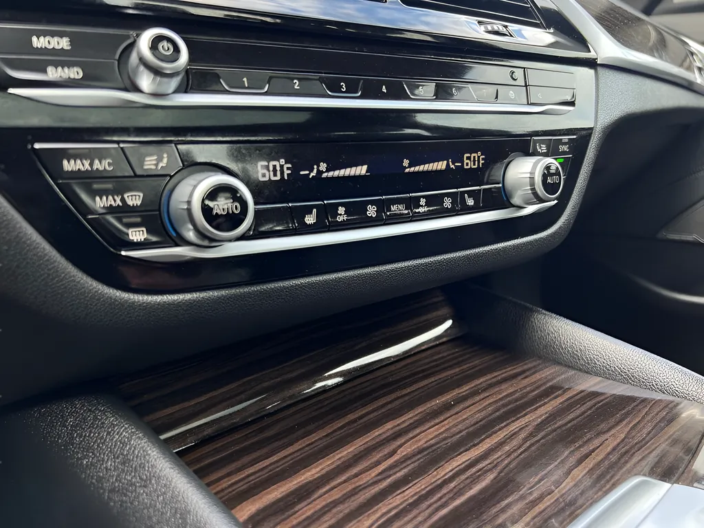 2023 BMW 5 Series 530e - Photo 50