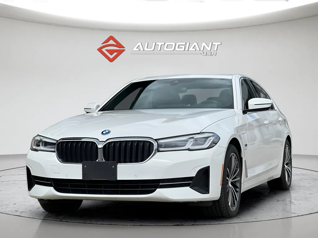 2023 BMW 5 Series 530e - Photo 13