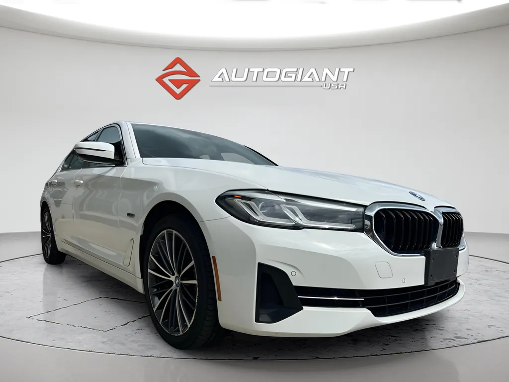 2023 BMW 5 Series 530e - Photo 11